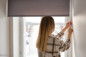 cortinas que permiten la entrada de luz